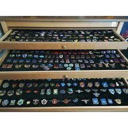 Chest of 15 drawers Military insignia collections Magne