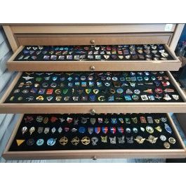Magne military insignia collection storage unit