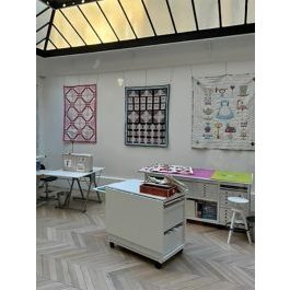 table pour machine à coudre atelier